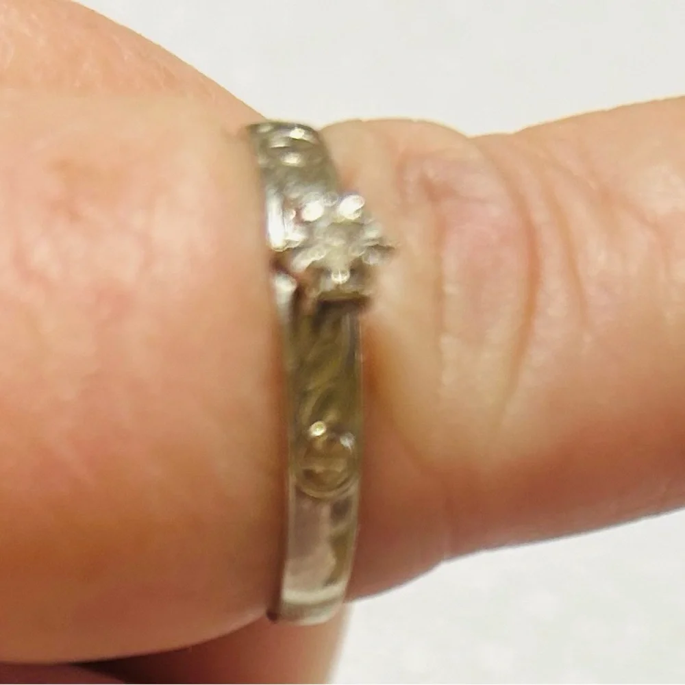 Vintage 1950’s White gold, 10k diamond solitaire ring.  Approx 0.05 carat weight - Picture 8 of 10